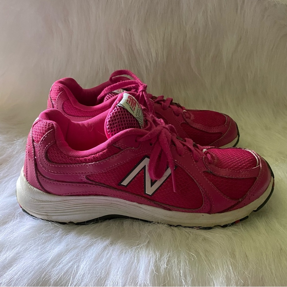 New Balance Shoes‎ Women’s Size 7 Susan Komen Pink Lace Up Shoes